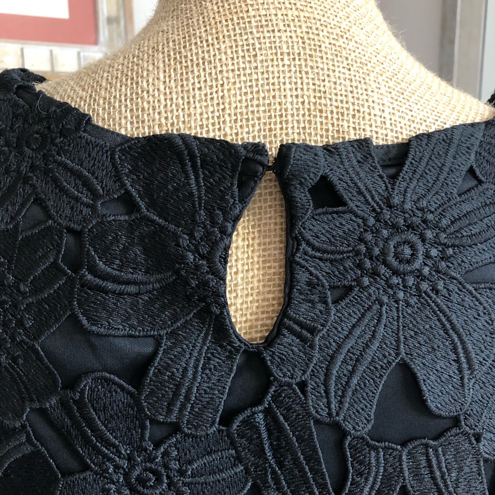 Calvin Klein Black Floral Lace Sleeveless Shell Top - Picture 13 of 16